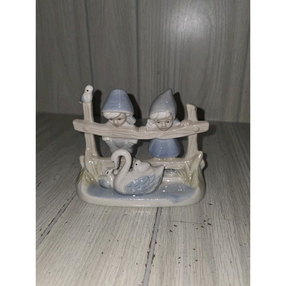 Vtg Porcelain Figurine Dutch Boy & Girl Swan baby Blue & White Vintage Artmark